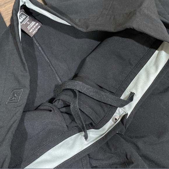 REI Women’s Hiking Pants Convertible Size 6 - Picture 3 of 6